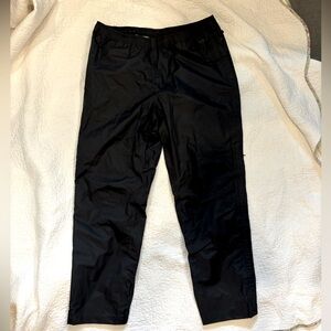 Patagonia women’s torrentshell 3L rain pants- short. Black. Size large